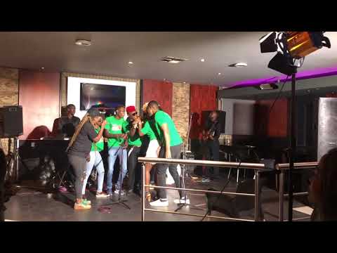 Dambisa sings live Sugar bum & Kaduka chain with the #mosidot19 contestants.