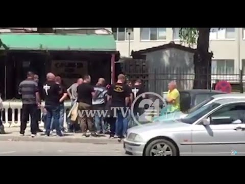 ARRESTOHET SULMUESI I SELËS, GORAN ANGELOV, AKTIVISTËT E "QOSETO-s" PROTESTOJNË PARA POLICISË