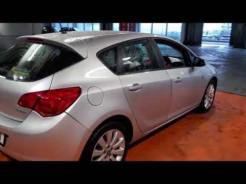 Opel Astra 2011 - Image 2