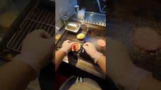 Download lagu Warung Makan Cina Tersembunyi dengan Antrean Panjang Mengelilingi Sudut Jalan mp3