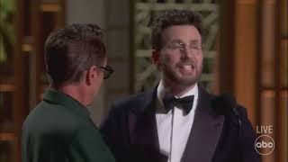 Download lagu Iron Man and Captain America Reunite on the #Oscars Stage mp3