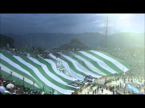 "Mejor Recibimiento en la Historia del Futbol Colombiano. Nacional vs Equidad Final 2011" Barra: Los del Sur &bull; Club: Atlético Nacional