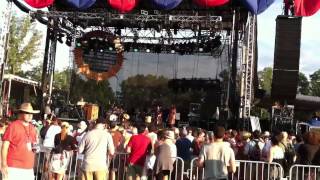 Feist - Undiscovered First and Graveyard (live at Bonnaroo)