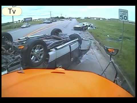 Wypadek Pick up uderza w osobówkę 