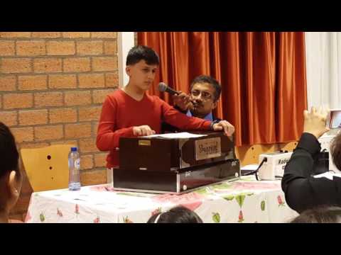 Abu singing Baaje Re Muralya Baaje