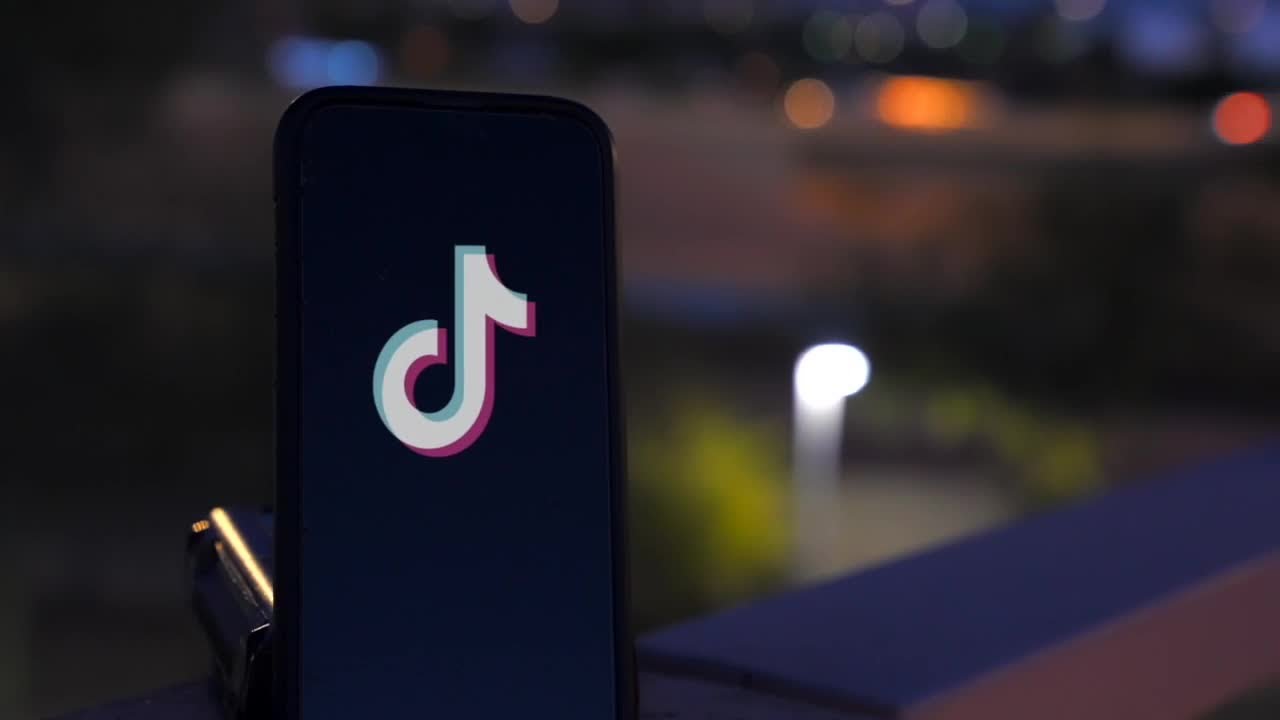 Trump asks Supreme Court to delay TikTok sale deadline