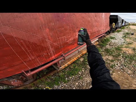 Chill Graffiti Session on Freight Train 5
