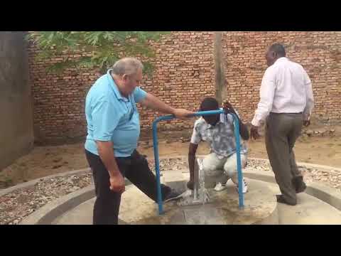 Cornel Urs - Fantâna din inima Africii Burundi - Constructia a început