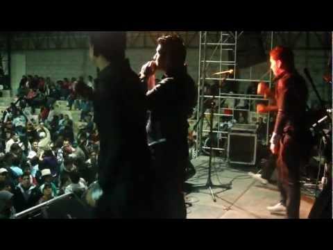 Grupo La Condena  mix una palomita ( show wn vivo)