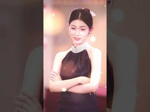 هذه الفتاة حلّت مشاكل العالم في ثانية واحدة! لم يكن أحد يعلم أنها عبقرية ولدت من جديد!