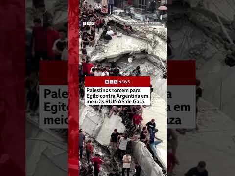 Palestinos se reunem em prédios destruídos em Gaza para assistir Argentina e Egito na Copa do Mundo