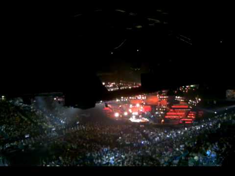 George Strait singing Boot Scootin Boogie, Brooks and Dunn Tribute