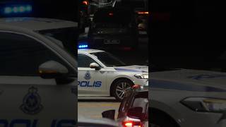 Download lagu #Malaysia police clear an intersection with horn usage in central Kuala Lumpur | #shorts #pdrm mp3