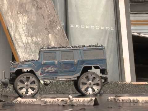 Mit der Schippe gegen den Schlamm: Aufräumarbeiten in Australien