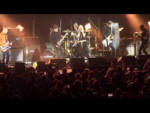 SOUNDGARDEN & TAYLOR MOMSEN : "Loud Love" (CHRIS CORNELL) FORUM / LOS ANGELES (Jan 16, 2019)