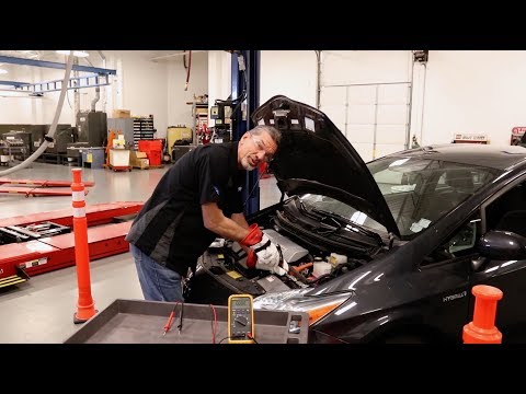 Disconnecting High Voltage in Electric/Hybrid Vehicles