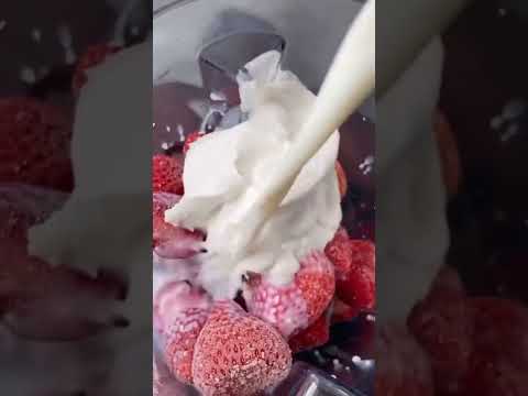 TE GUSTAN LOS SMOOTHIES?  NO DEJES DE PROBAR ESTE SABROSO Y CREMOSO SMOOTHIE DE FRESA 🍓 🥤
