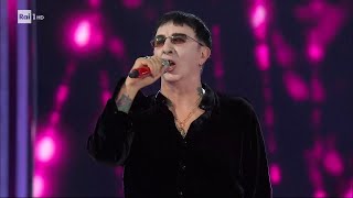Marc Almond canta &quot;Tainted Love/Tears run rings&quot; -  I migliori anni 05/05/2023