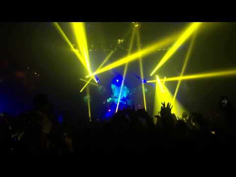 Bingo Players drop Martin Garrix vs. Nirvana - Smells Like Animals at Roseland Ballroom NYC