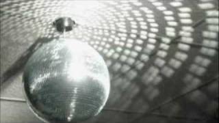 Greg Cerrone feat. Claudia Kennaugh - Invincible