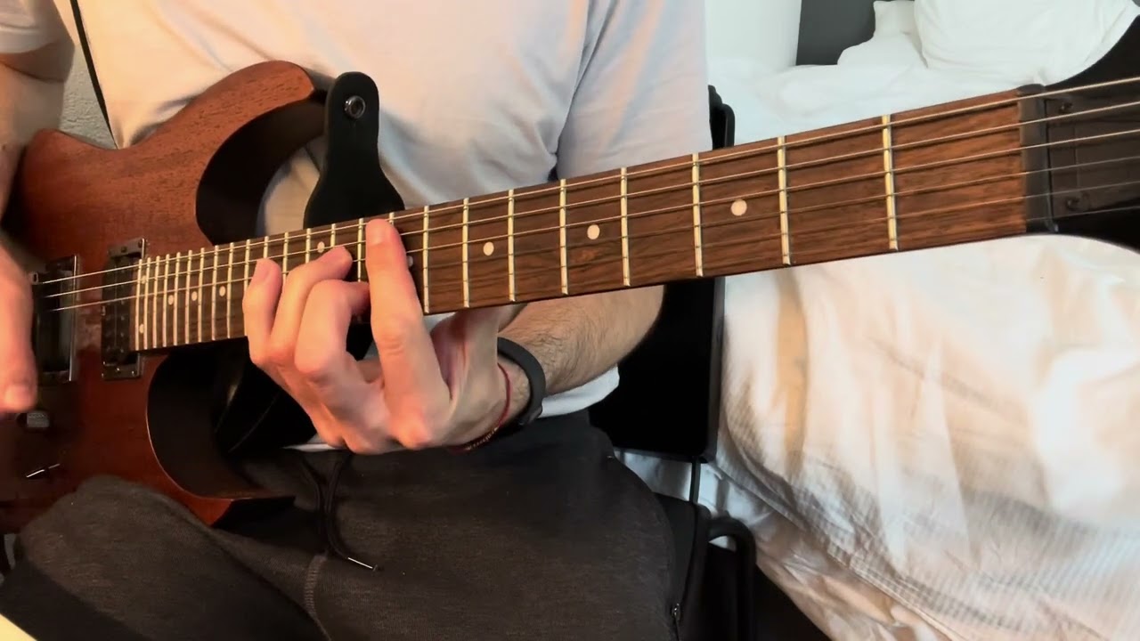 Roberto Barlocci playing the Knights of Cydonia riff by Muse on electric guitar