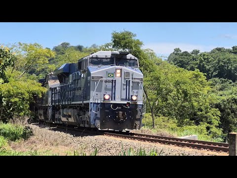 Trem de minério carregado passando pelo km 1508 Ferrovia Norte Sul em Petrolina de Goiás