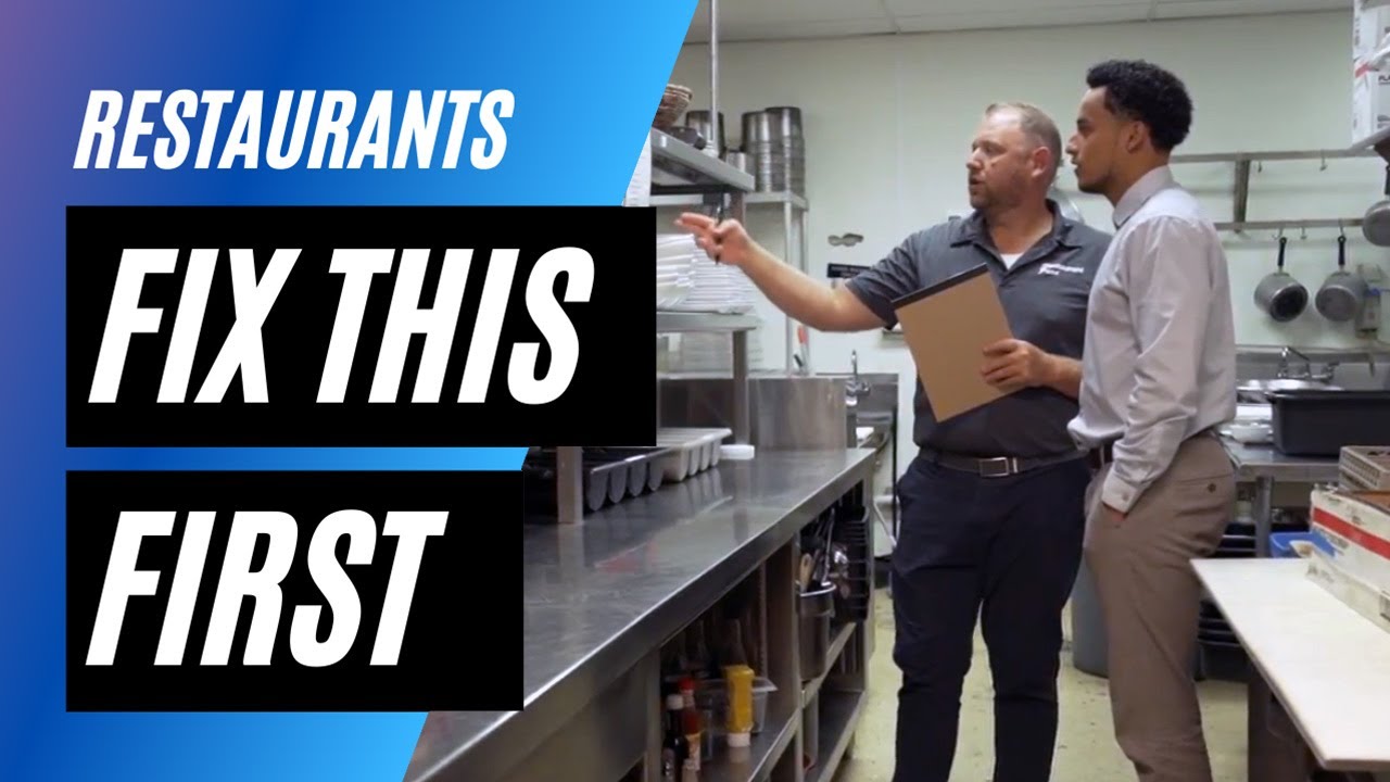 What does a restaurant operations manager do?
