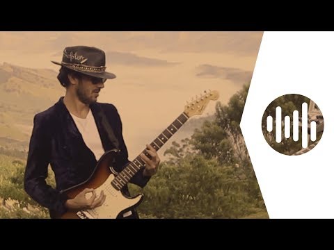 Lipe Forbes feat MiaMax - Strangers (Clipe Oficial)