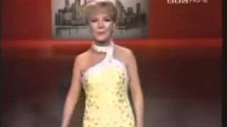 Petula Clark - Downtown (The Dean Martin Show, Episode 50, Jan 26, 1967)