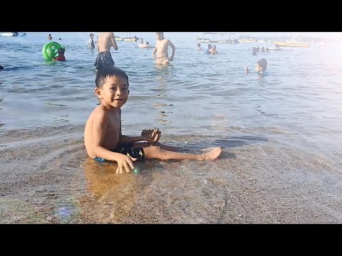 Lompat-Lompat di Ombak! Asyiknya Main di Pantai! 🏄
