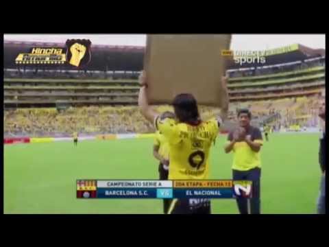 Homenaje a Ismael Blanco por anotar GOL 3000 de Barcelona en Serie A