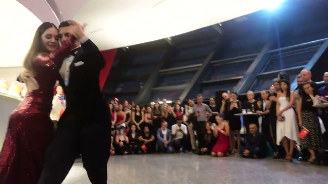 Video thumbnail for Batuhan Boy & Nida İnceoğlu - @Emaar Skyview 100. Yıl Milongası 2/3