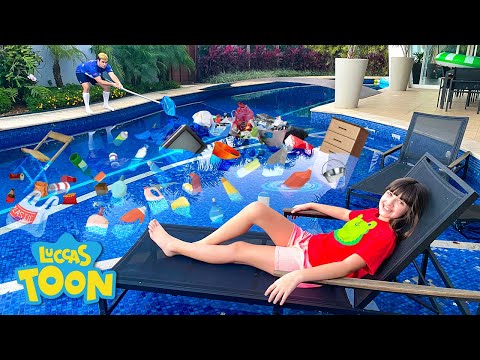 LUCCAS NETO E GI VÃO BRINCAR NA PISCINA MAS ELA ESTÁ  SUJA