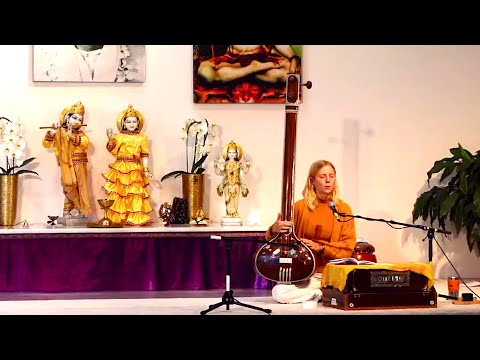 Satsang und stille Meditation mit Sarah - Yoga Vidya Live Ritual Kirtan singen 07:00 Uhr 17.07.2020