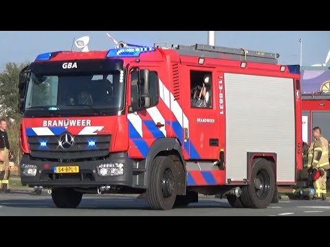 Grip1 Brandweer met spoed naar en van een middel brand Caravan t,Lantje in Amsterdam