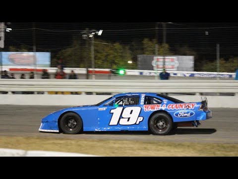 Limited Late Model Feature Race #19P Helmet Cam. Nashville Fairgrounds 10/28/22. Spotter Audio