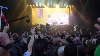 RUNRIG 40 Party On The Moor   Book Of Golden Stories