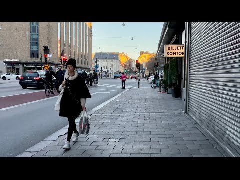 Stockholm Walks: rush hour at the non-tourist parts of Södermalm, Sweden. Götgatan - Södra Station.