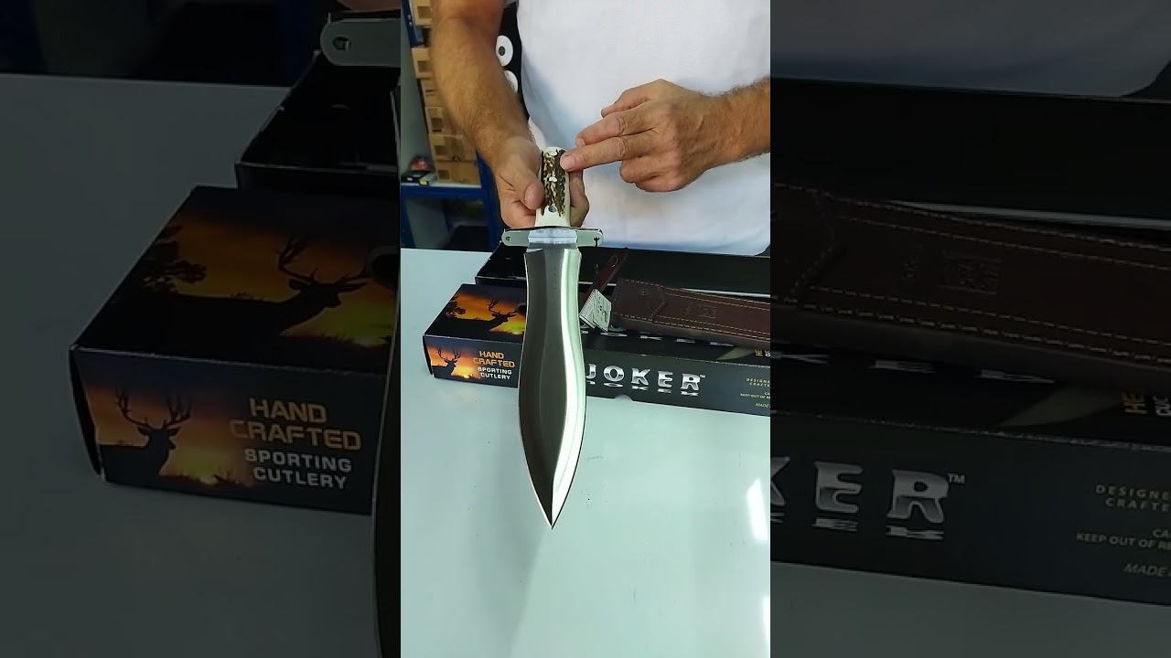 BOAR JOKER COLTELLO DI FINITURA, MANICO IN CORNO DI CERVO E LAMA A DOPPIO TAGLIO DA 25 CM. ACCIAIO MOVA 1.4116. RIVESTIMENTO IN