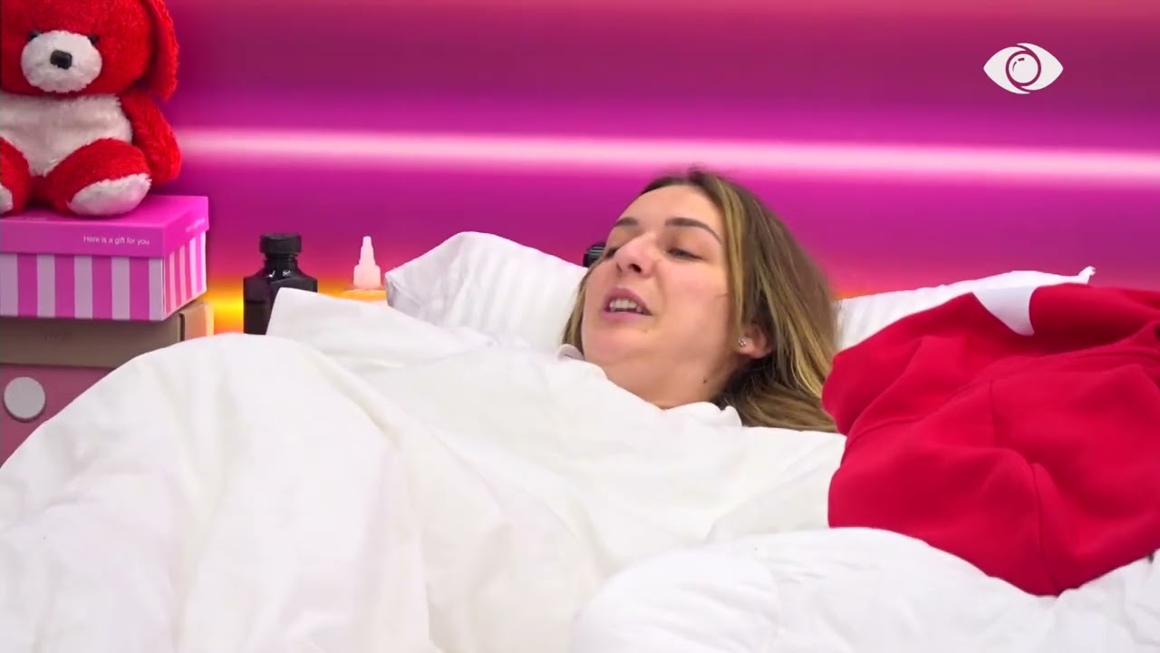 Çohu…/ Selin tenton të çojë nga gjumi Rogertin