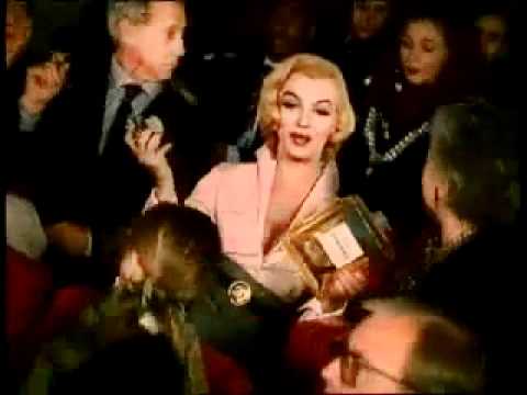 CHANEL N°5   Marilyn Monroe with Carole Bouquet 1980