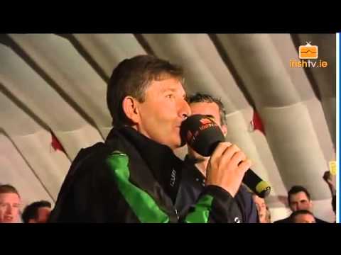 Jim McGuinness & Daniel O'Donnell sing at Donegal Homecoming