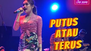 Download lagu Mike Yolanda ' PUTUS ATAU TERUS ' official video mp3
