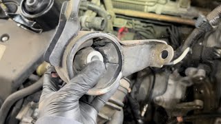 Honda CRV Engine & Transmission Mounts Replace - Engine Jerks & Clunking Noise While Shifting