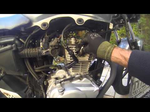 Honda CBF 125 How to fit a NGK CPR8EA-9 spark plug