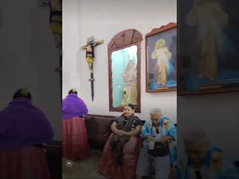 Convivio en la Iglesia de San Juan Bautista del Barrio Guichivere. Tehuantepec Oaxaca