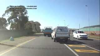 preview picture of video 'Bad Driving - Potsdam Road, Killarney Gardens, Milnerton, Cape Town'