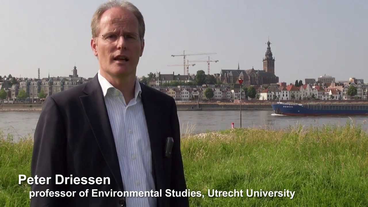 STAR-FLOOD: towards more resilient flood risk governance