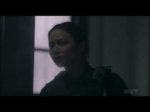 The Rookie 05x22 - Tim and Lucy attack by masked people (1/3)