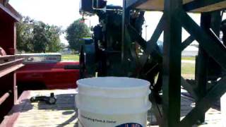 preview picture of video 'Oblong 2010 Engine show.  Bob Leonard display'